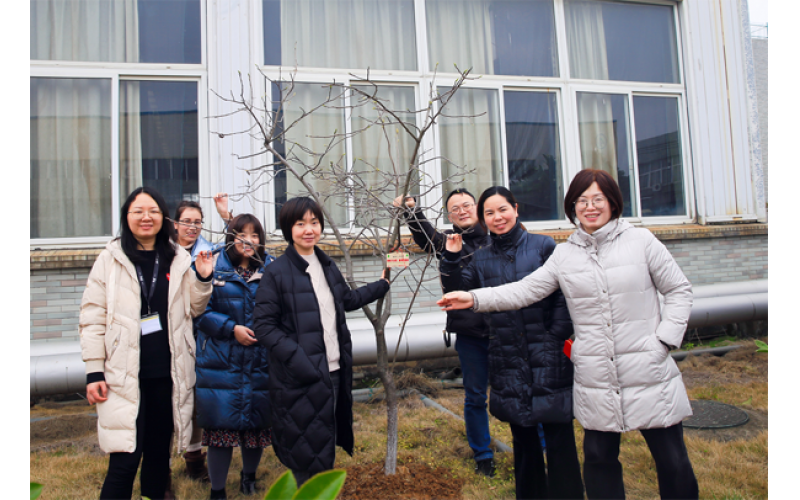 天旗植樹節(jié)組織員工廠區(qū)植樹活動